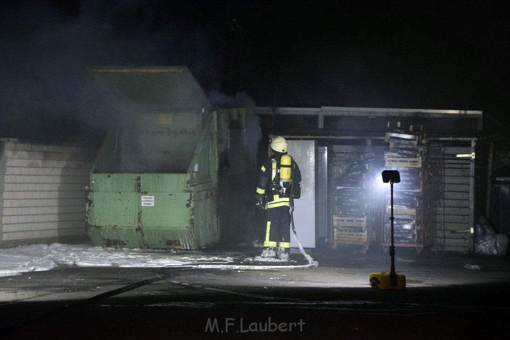 Feuer Papp Presscontainer Koeln Hoehenberg Bochumerstr P145.JPG - Miklos Laubert